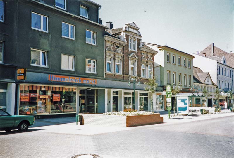 15648